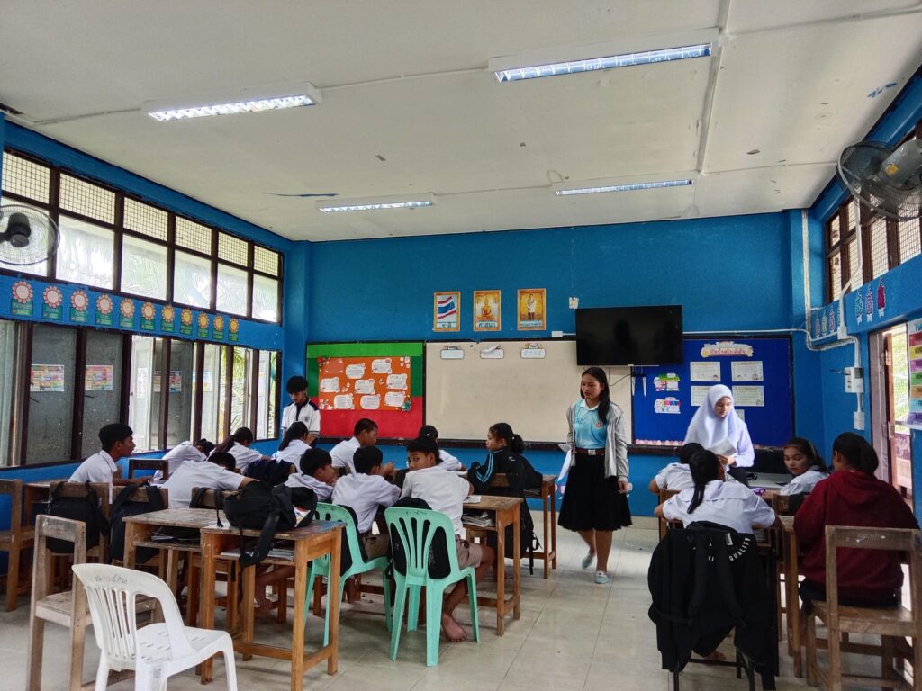 โครงการเสริมศักยภาพภาษาอังกฤษนักเรียนในชุมชนอย่างยั่งยืน