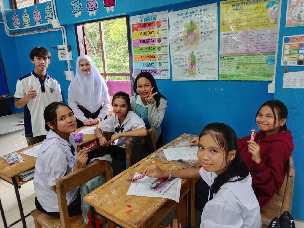 โครงการเสริมศักยภาพภาษาอังกฤษนักเรียนในชุมชนอย่างยั่งยืน