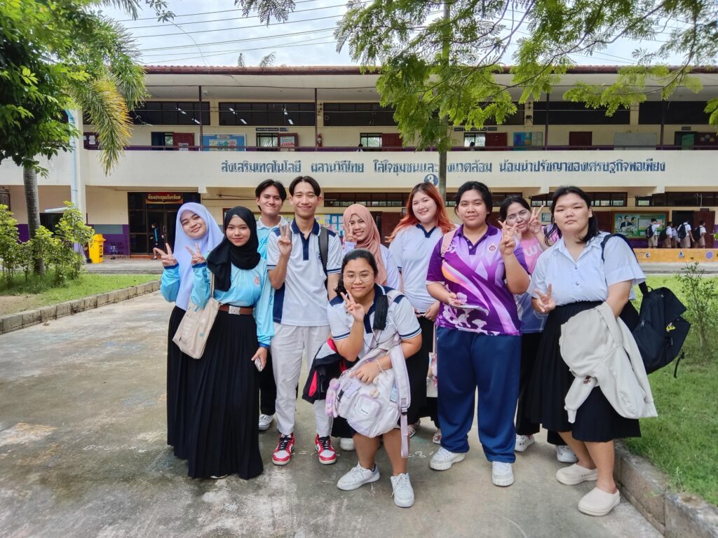 โครงการเสริมศักยภาพภาษาอังกฤษนักเรียนในชุมชนอย่างยั่งยืน