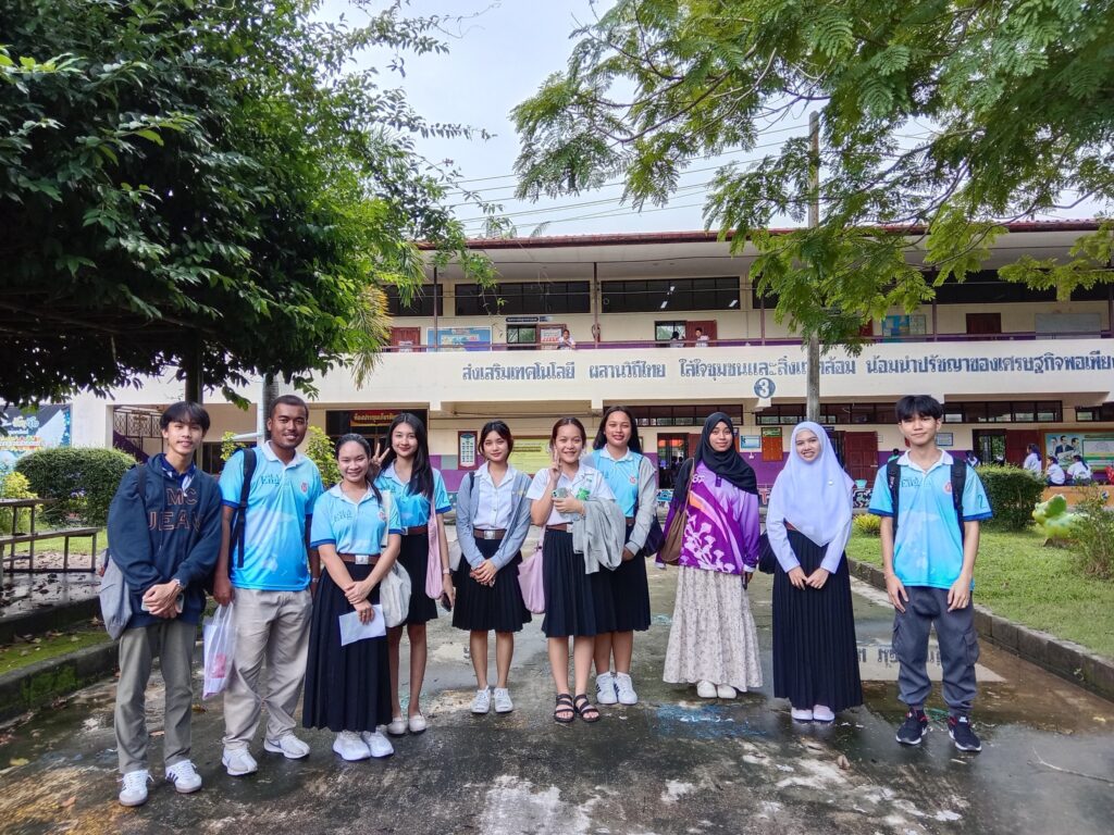 โครงการเสริมศักยภาพภาษาอังกฤษนักเรียนในชุมชนอย่างยั่งยืน