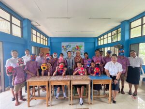 สอนภาษาจีน ร.ร.ชุมชนใหม่