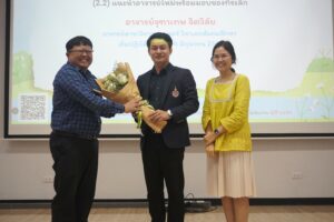 คณบดีมอบดอกไม้เดือนมิ.ย. 67-8