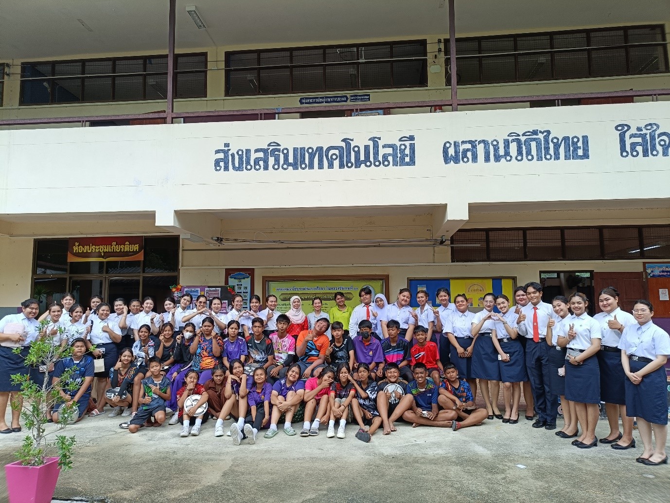 เผยแพร่ความรู้ภาษาจีน ร.ร.ชุมชนใหม่