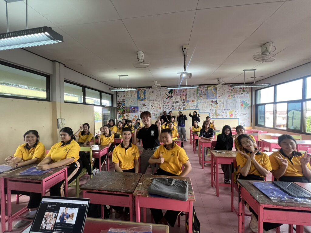 English Program Promotes Musical and Academic Opportunities at Thasalaprasitsuksa School