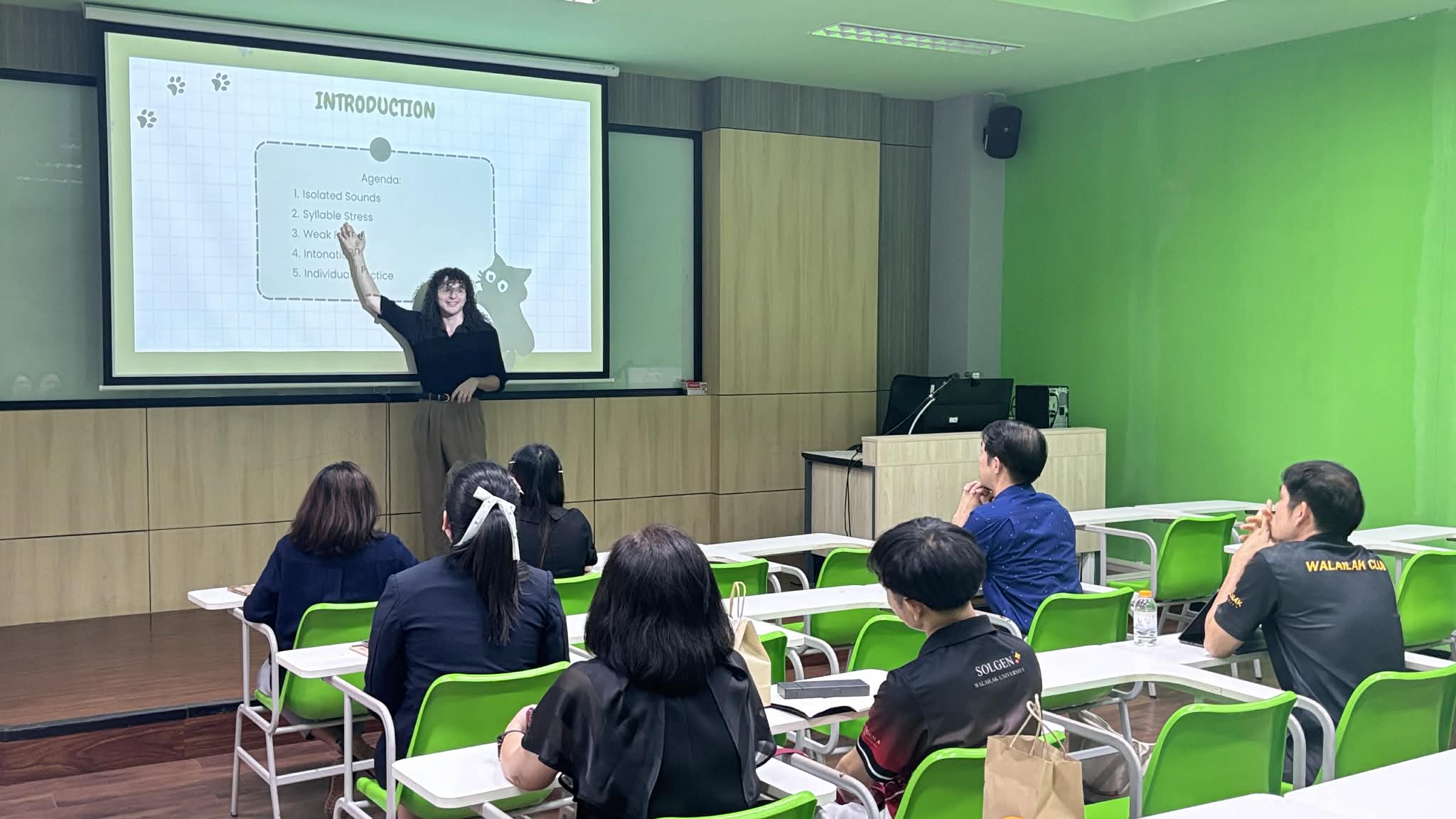 Walailak University Hosts English Pronunciation Workshop to Support EMI Teaching for Faculty Members