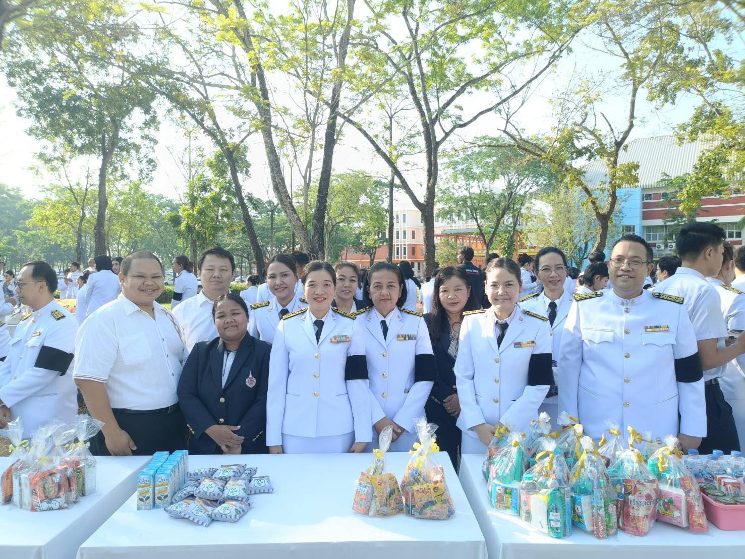 สำนักวิชาศิลปศาสตร์ ร่วมทำบุญตักบาตร เนื่องในโอกาสครบรอบ 34 ปี วันคล้ายวันสถาปนา มหาวิทยาลัยวลัยลักษณ์