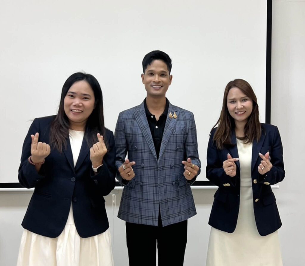 หลักสูตรภาษาไทยเพื่อการสื่อสาร ม.วลัยลักษณ์ เปิดเวทีเรียนรู้ “เทคนิคการรายงานข่าว” จาก คุณสิธัญ สุคนธปฏิภาค (กีตาร์มาหลาว) นักประชาสัมพันธ์มืออาชีพ