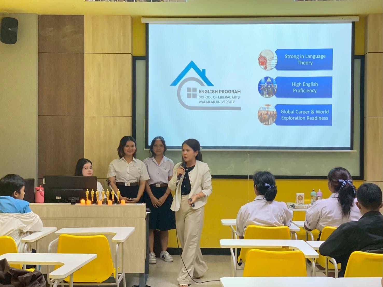 English Program Hosts TCAS70 Open House to Inspire Future Students