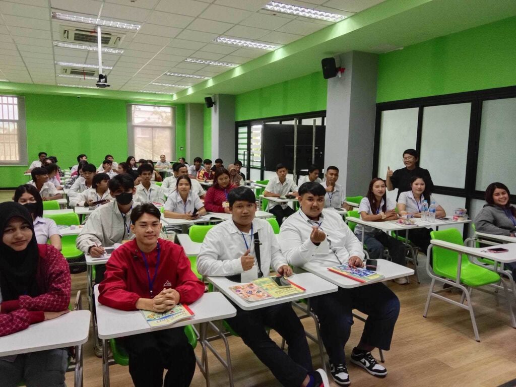 สำนักวิชาศิลปศาสตร์ มหาวิทยาลัยวลัยลักษณ์ เสริมทักษะภาษาให้แก่นักเรียน ศสกร.ระดับอำเภอท่าศาลา ขับเคลื่อนการศึกษาที่มีคุณภาพตาม SDG4