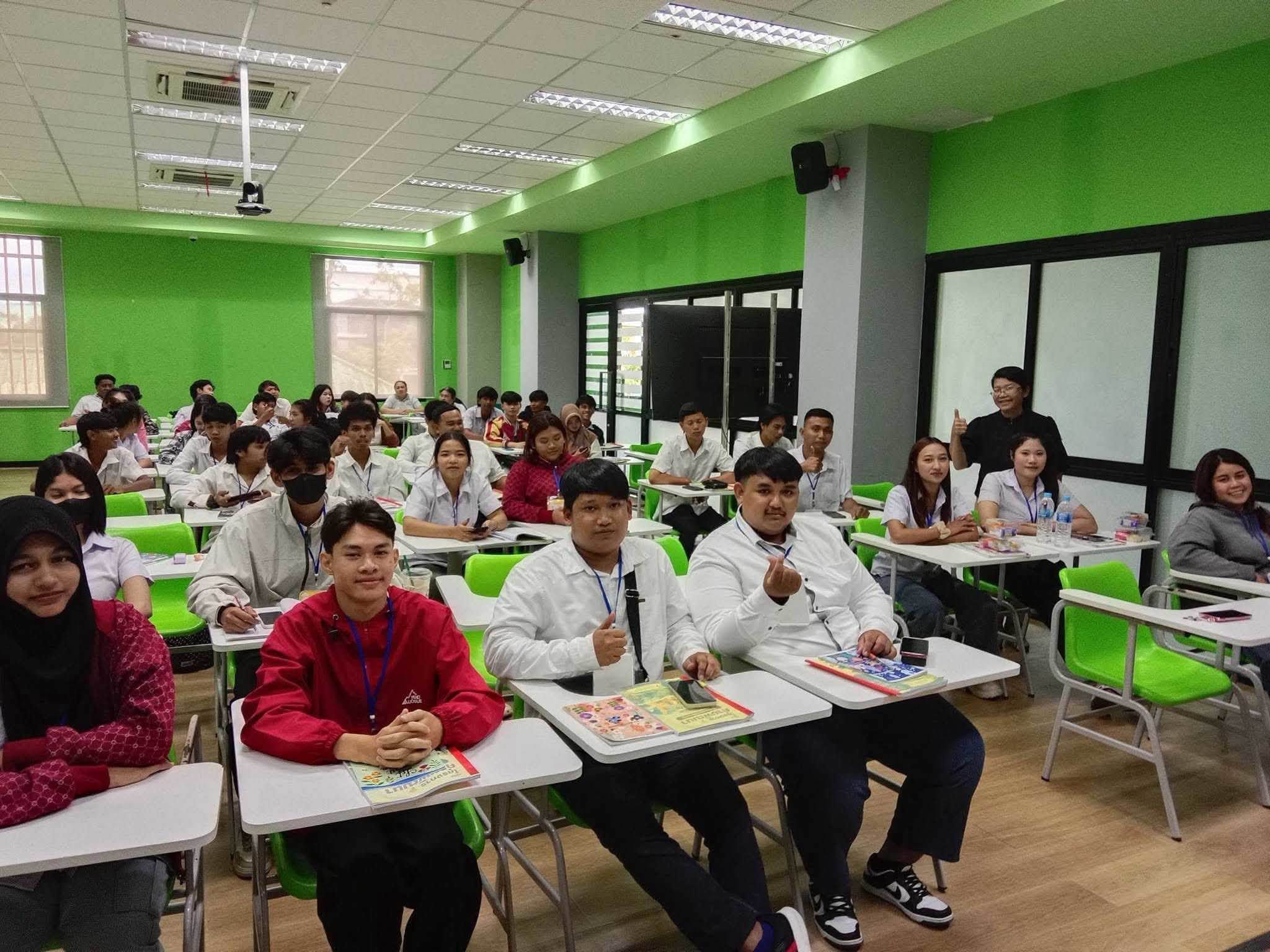 สำนักวิชาศิลปศาสตร์ มหาวิทยาลัยวลัยลักษณ์ เสริมทักษะภาษาให้แก่นักเรียน ศสกร.ระดับอำเภอท่าศาลา ขับเคลื่อนการศึกษาที่มีคุณภาพตาม SDG4