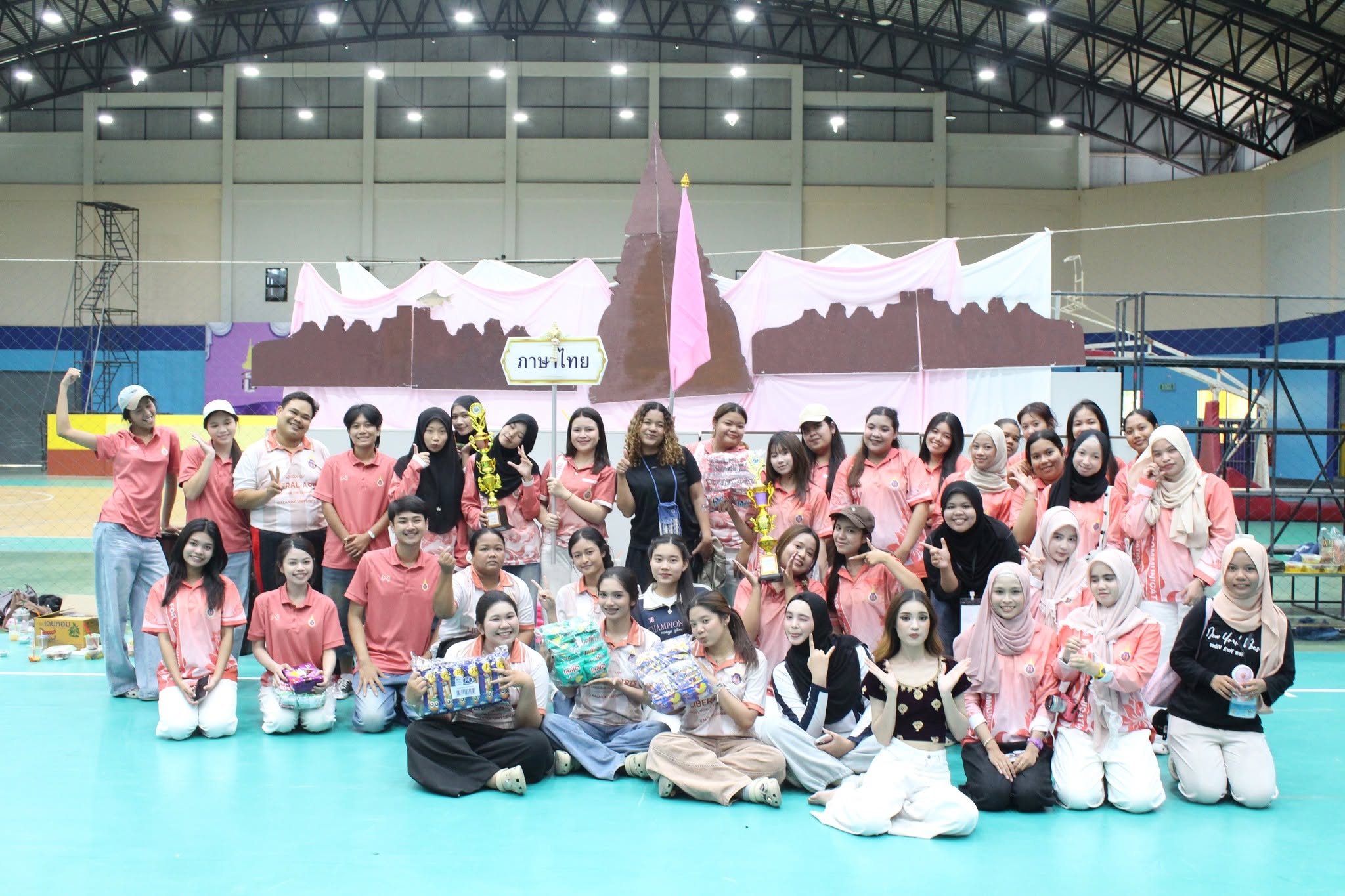 นักศึกษาภาษาไทยเพื่อการสื่อสารคว้ารางวัลชนะเลิศถ้วยคะแนนรวมและขบวนพาเหรดใน SLA GAME 2026